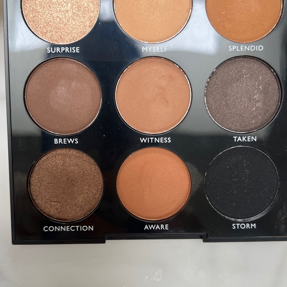 Eyeshadow Palette with Rich Earth Tones